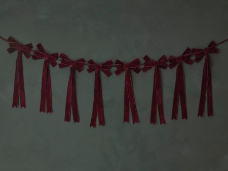 Mauree Velvet Garland Fashion