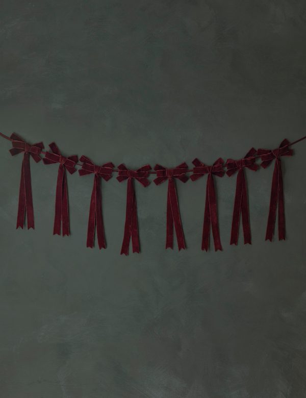 Mauree Velvet Garland Fashion