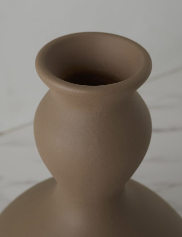 Elias Vase Online now